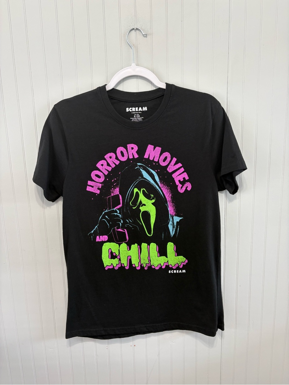 Scream Ghost Face 'Horror Movies and Chill' Graphic Tee - Black
